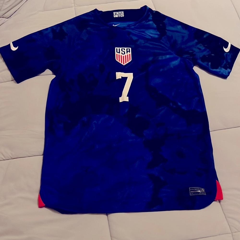 Nike Boys Large- USA men’s soccer team  jersey. No. 7 Gio Reyna